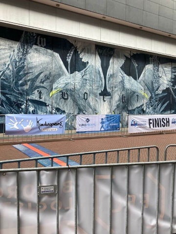 Crowd barrier banner