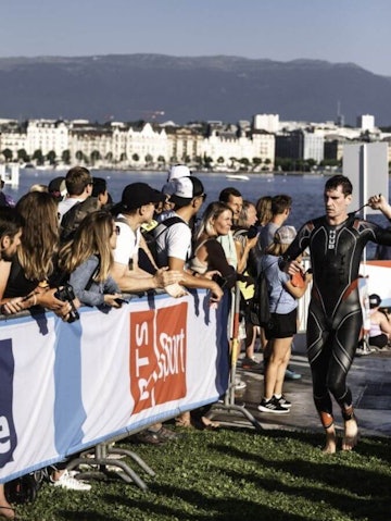 Crowd barrier banner