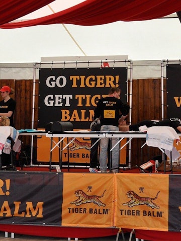 Scaffolding pipe banner